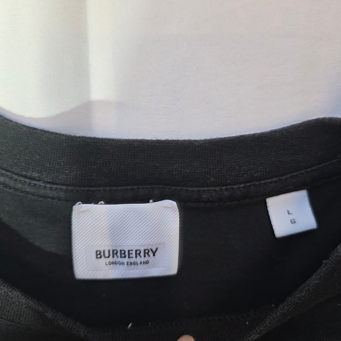 [L]버버리 Berberry 로고 블랙 반팔 상품이미지2