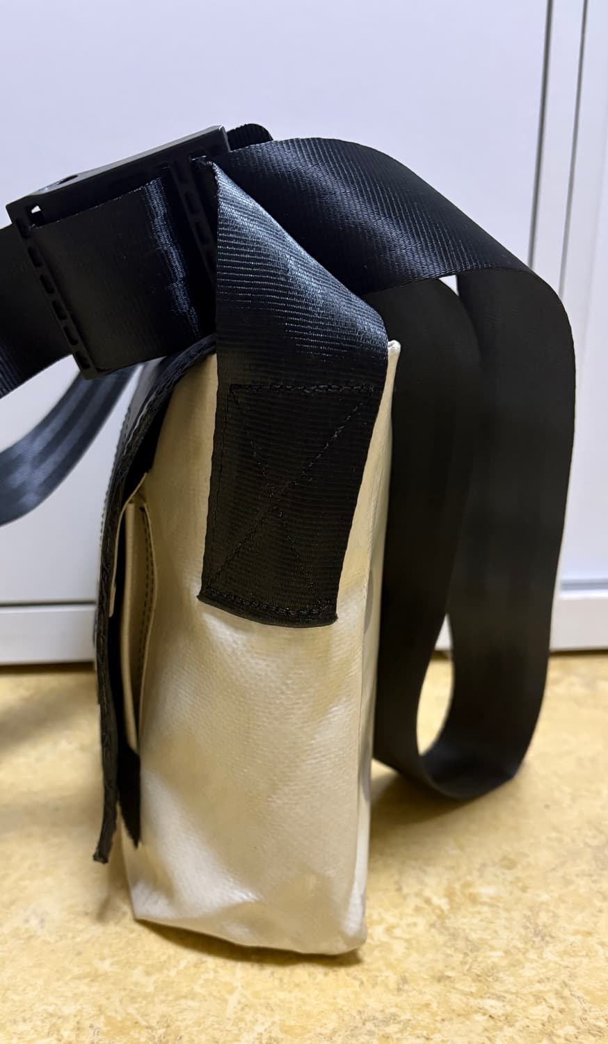 (중고) 프라이탁 라씨 블랙화이트 흰검 도트 전사 (민트택 포함) 상품이미지4