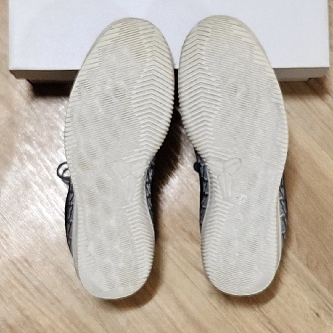 나이키 280 코비 맘마 퓨어플레티넘 상품이미지6