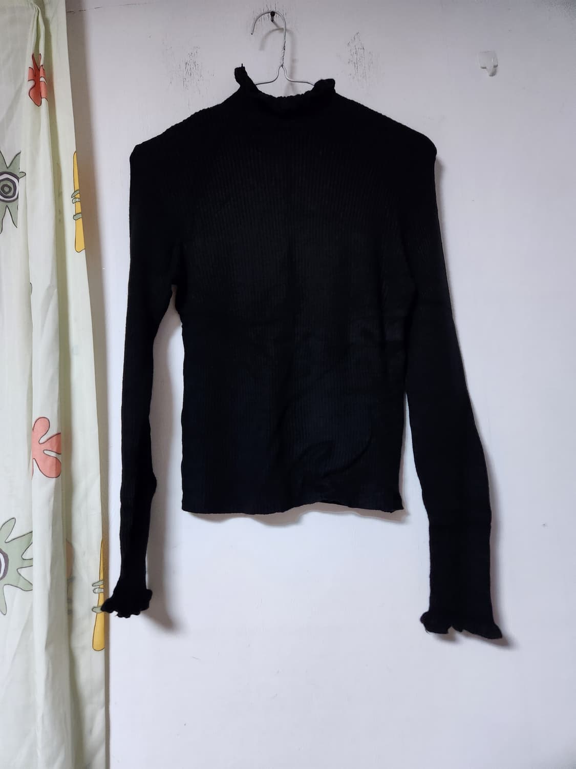 검정 골지 프릴넥 긴팔 니트 F 상품이미지1