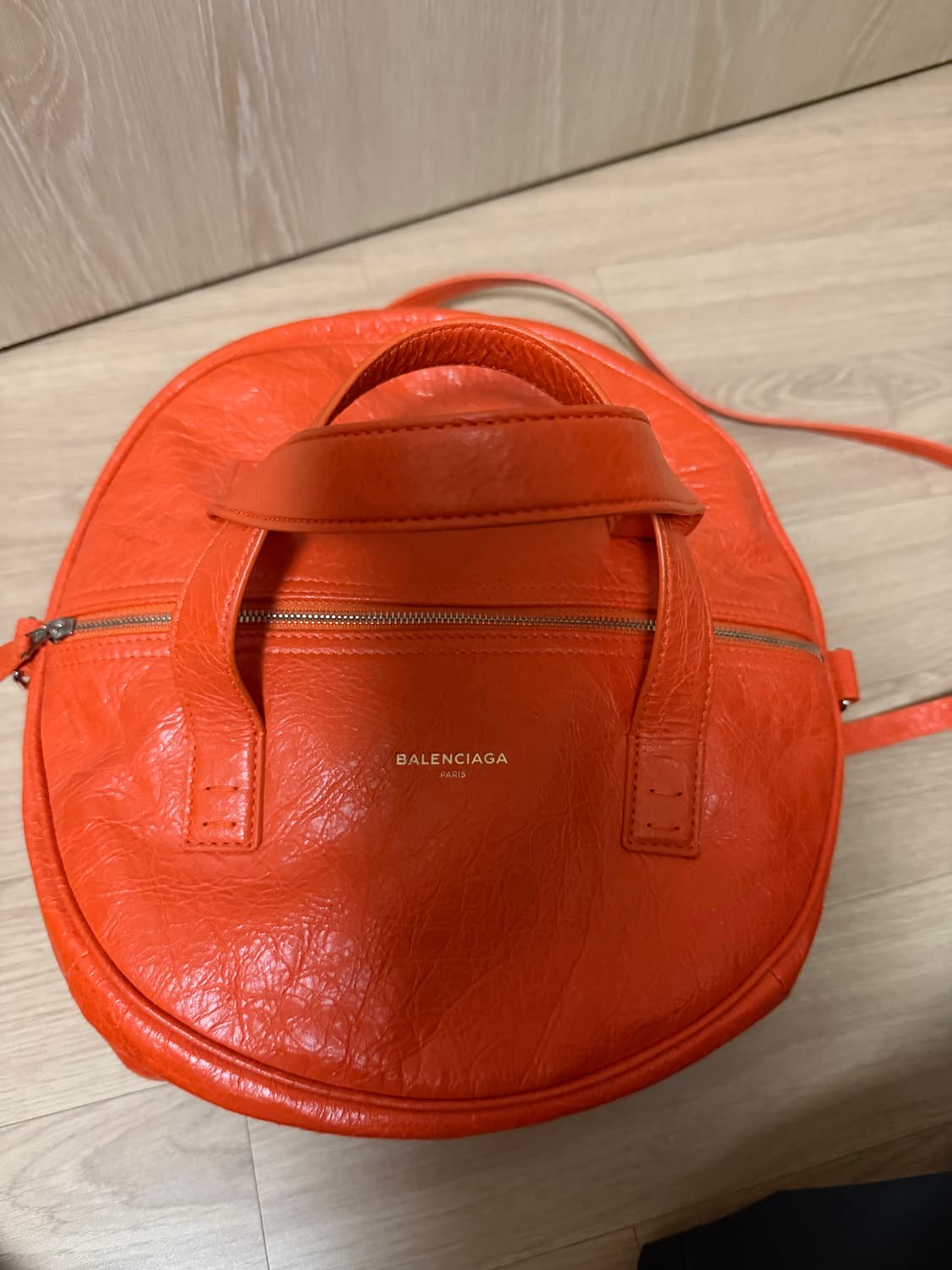 발렌시아가 원형 호보백 상품이미지2