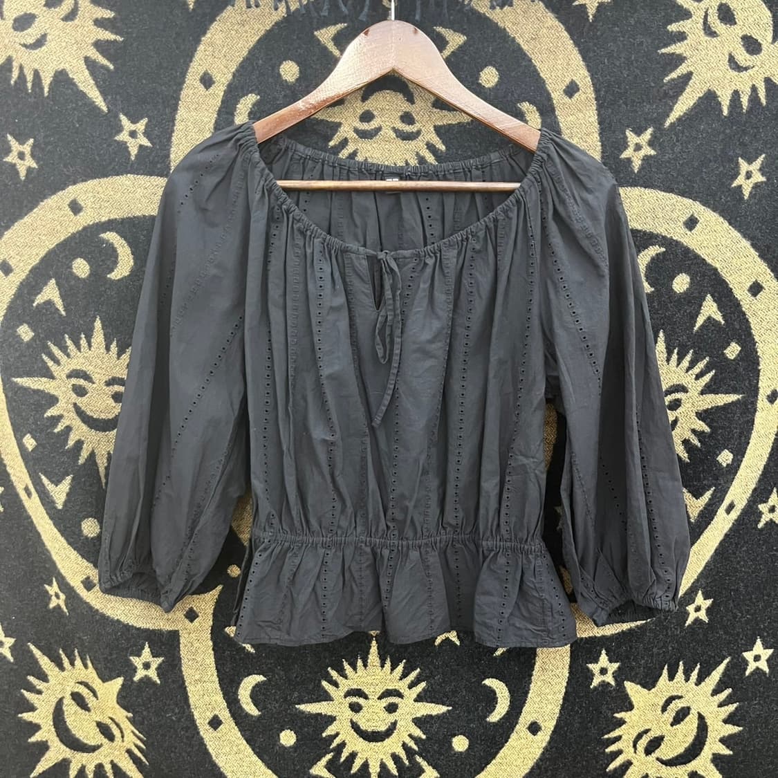 유니클로 엠브로이더리 고스 모리 펀칭 오픈숄더 퍼프 블라우스 K0137 상품이미지3