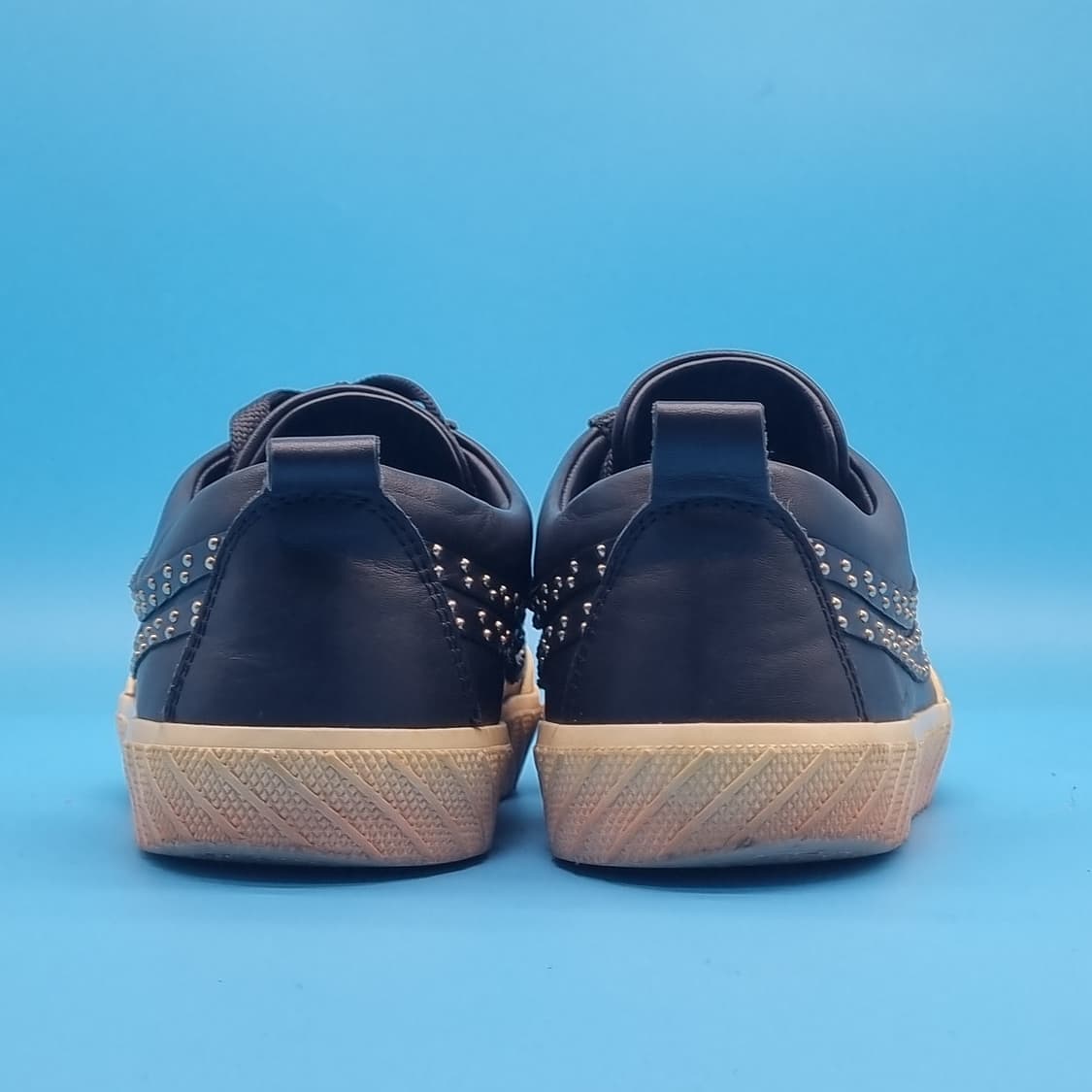 o 발리 스터드 여성스니커즈 230 상품이미지4