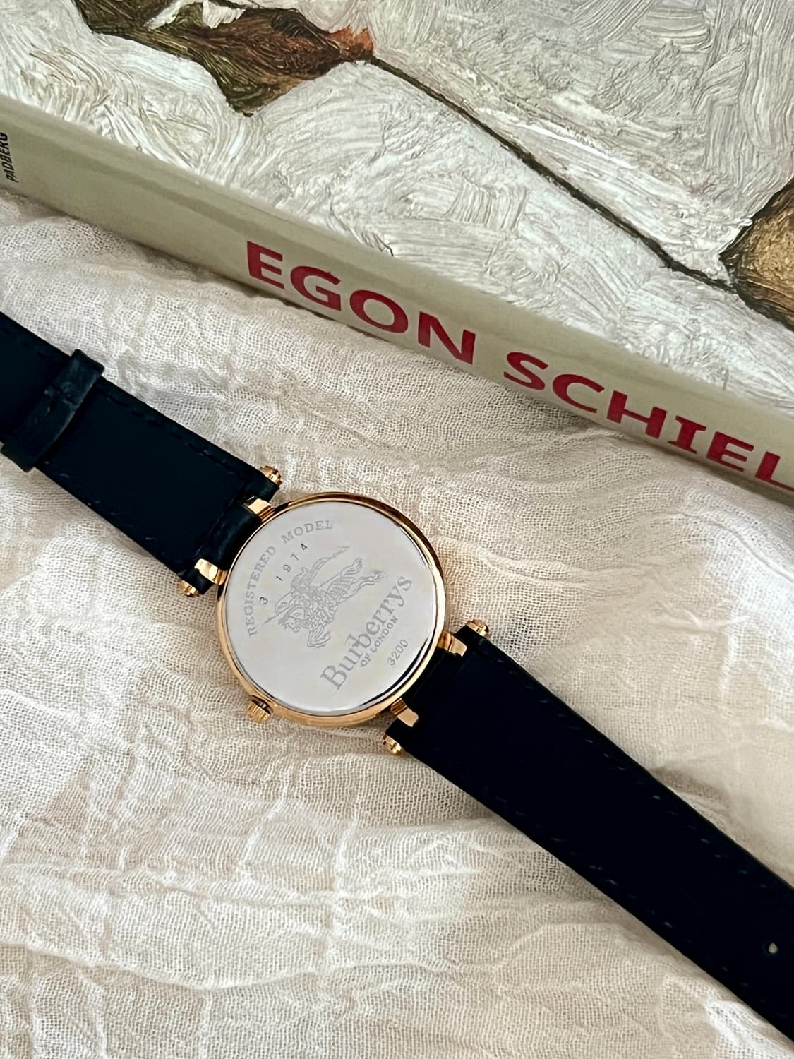 버버리 골드 라운드 화이트 다이얼 시계 / 케어 상품이미지9