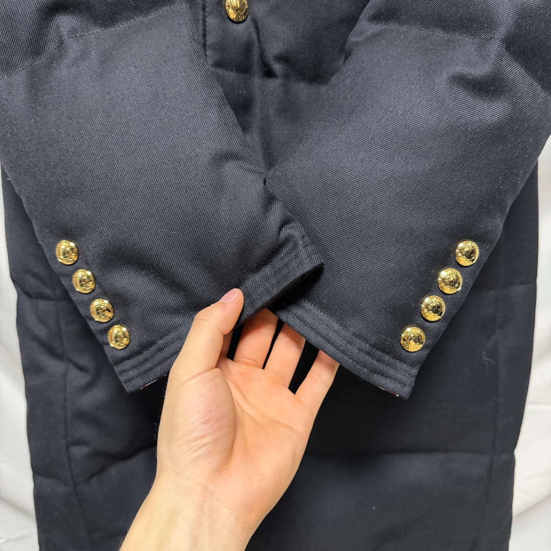 [S+급/오버핏1] 톰브라운 백삼선 금장 울 코트 패딩 상품이미지9