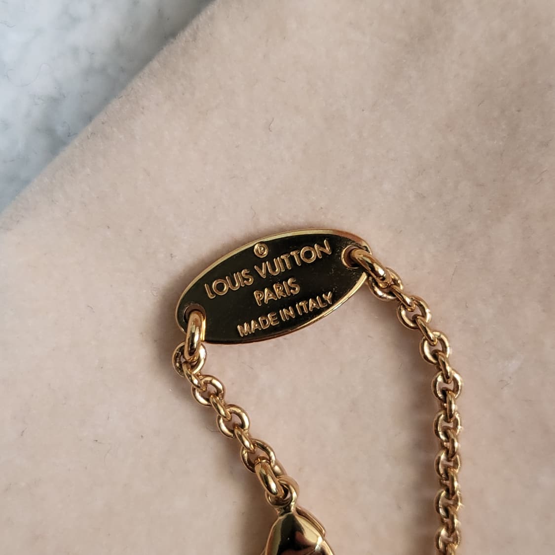 [새상품급/풀구성] 루이비통 에센셜 V 목걸이 상품이미지5