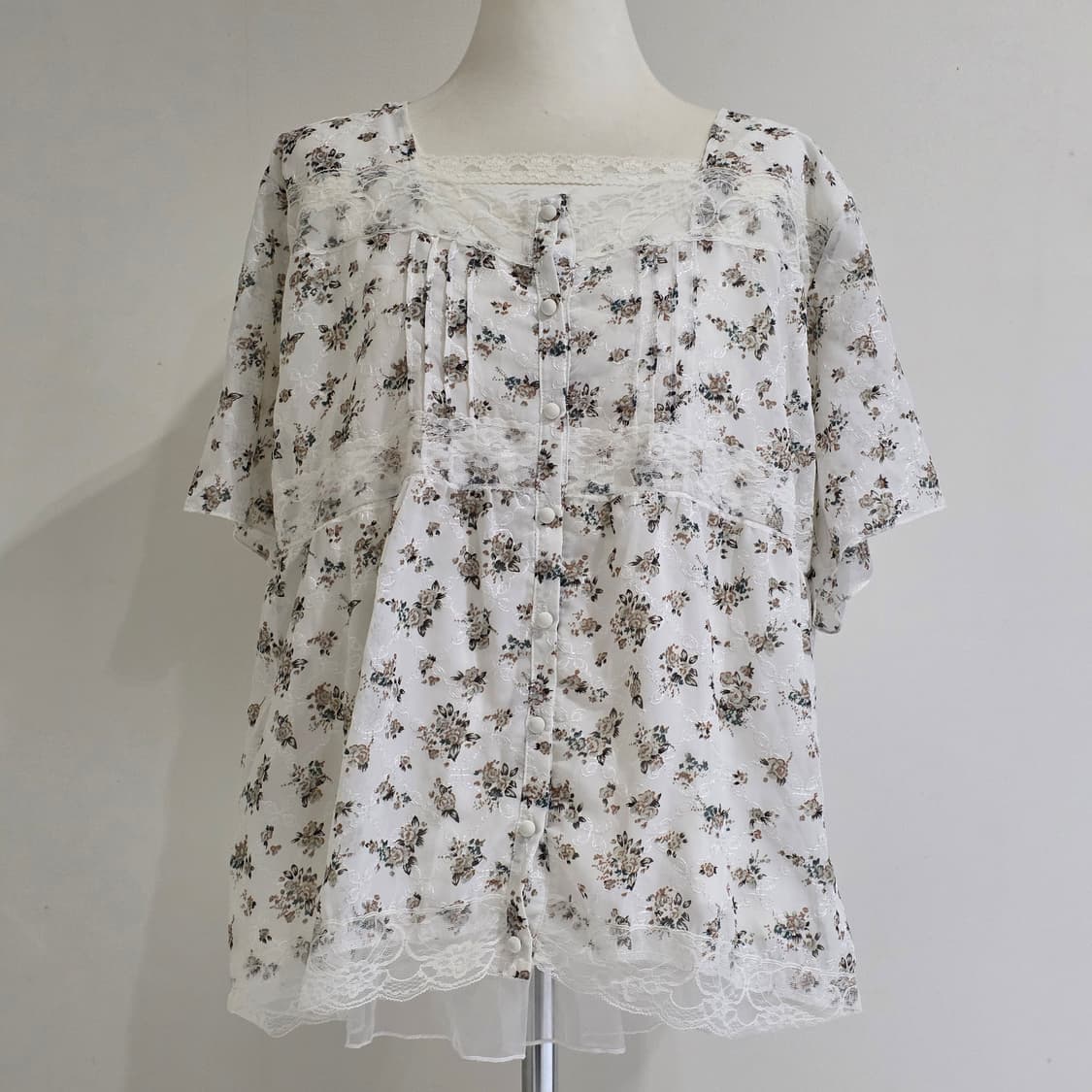 레이어드st 화이트 모리걸 로즈레이스 블라우스 상품이미지3