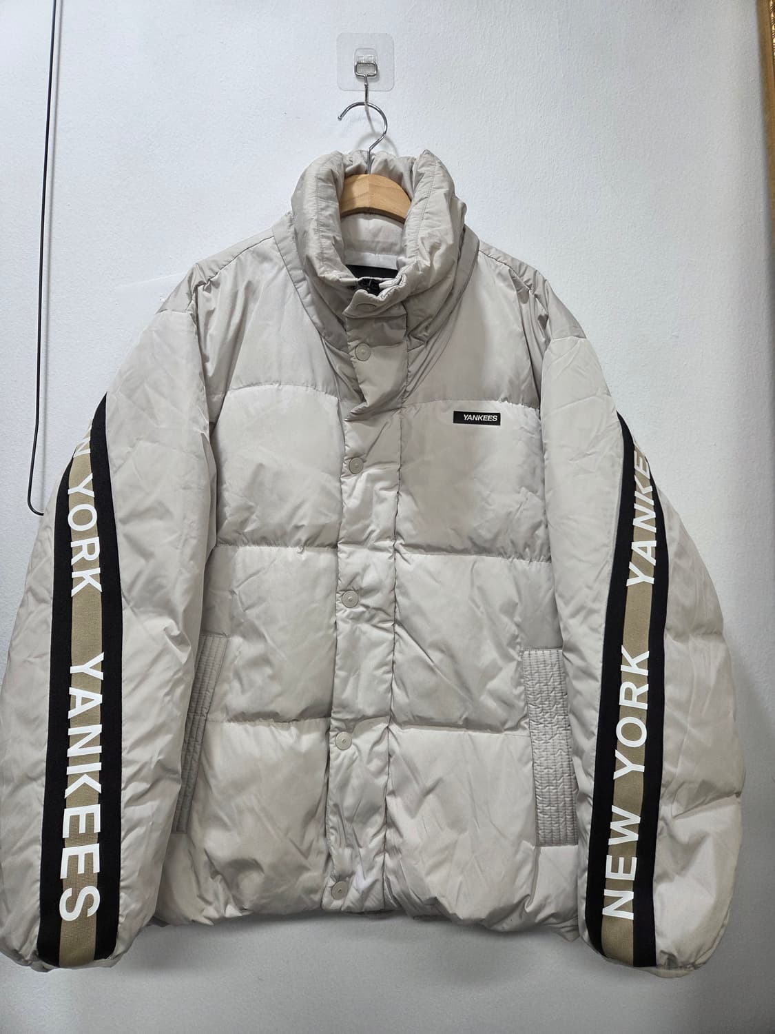 MLB 뉴욕 양키스 빵빵한 덕다운 패딩 점퍼 아이보리 상품이미지1