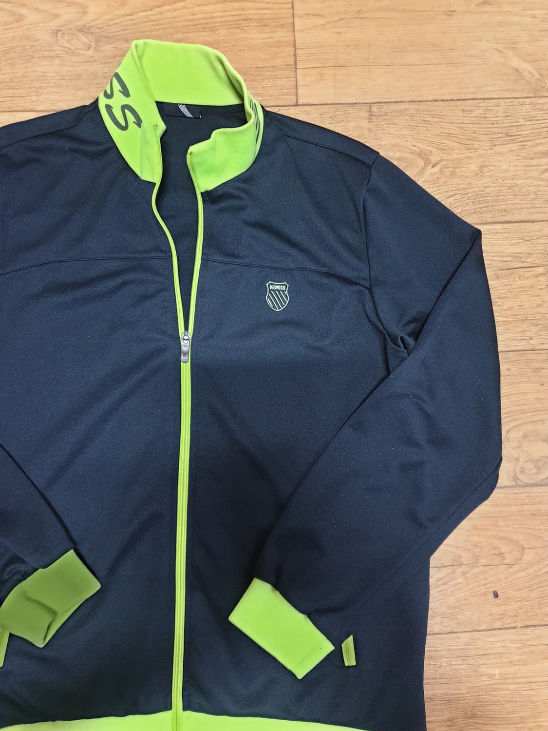 1001 케이스위스 운동복 집업 105 사이즈입니다 상품이미지3