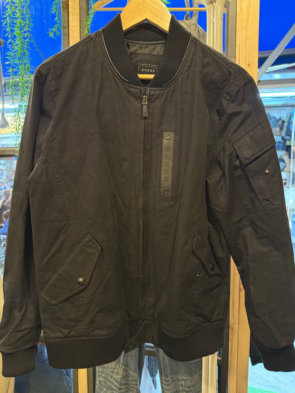 게스 블랙 봄버 자켓 상품이미지1