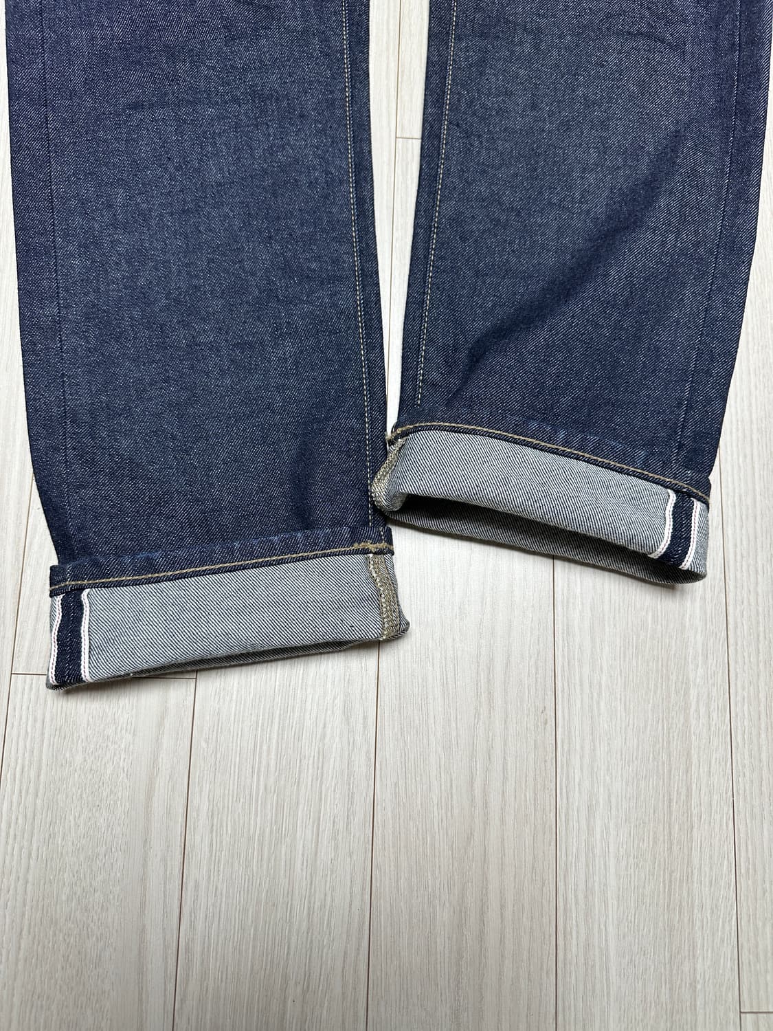 [28] 유니클로 스트레이트 셀비지 데님 상품이미지5