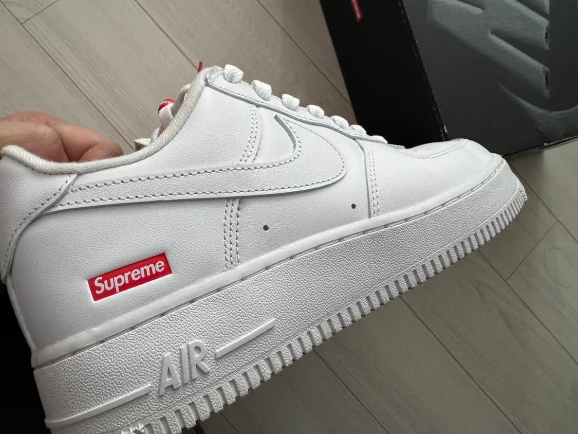 나이키 에어포스 1 로우 SP 슈프림 흰색 250mm 판매합니다 상품이미지3