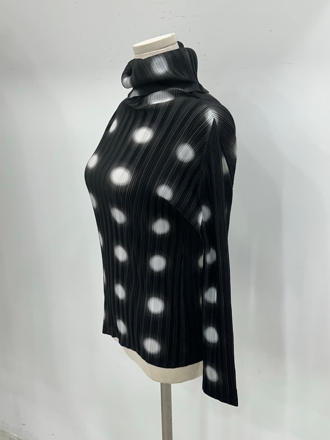 이세이미야케 플리츠 플리즈 터틀넥 상품이미지6