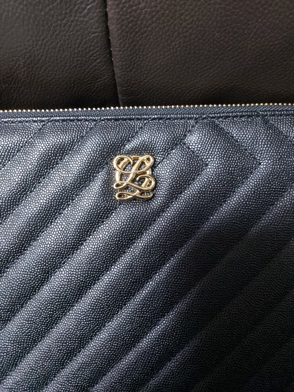 루이까또즈 L 퀼팅 라지 클러치백 블랙

 상품이미지5