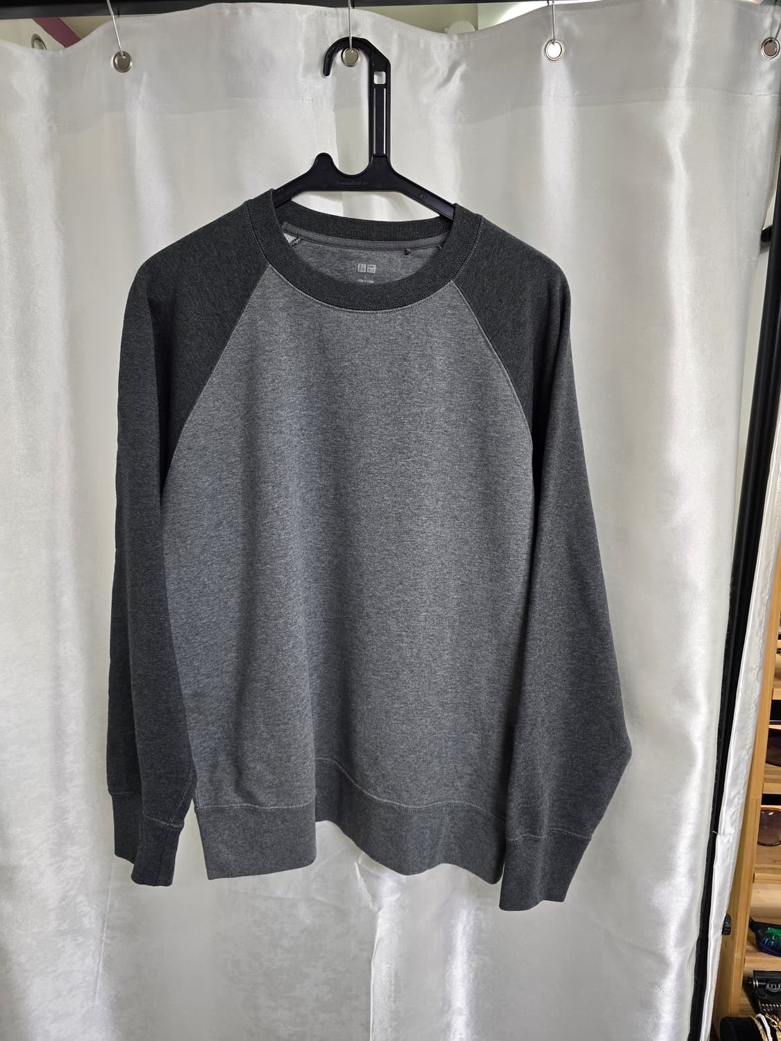 유니클로 그레이 톤 배색 맨투맨 (1445) 상품이미지1