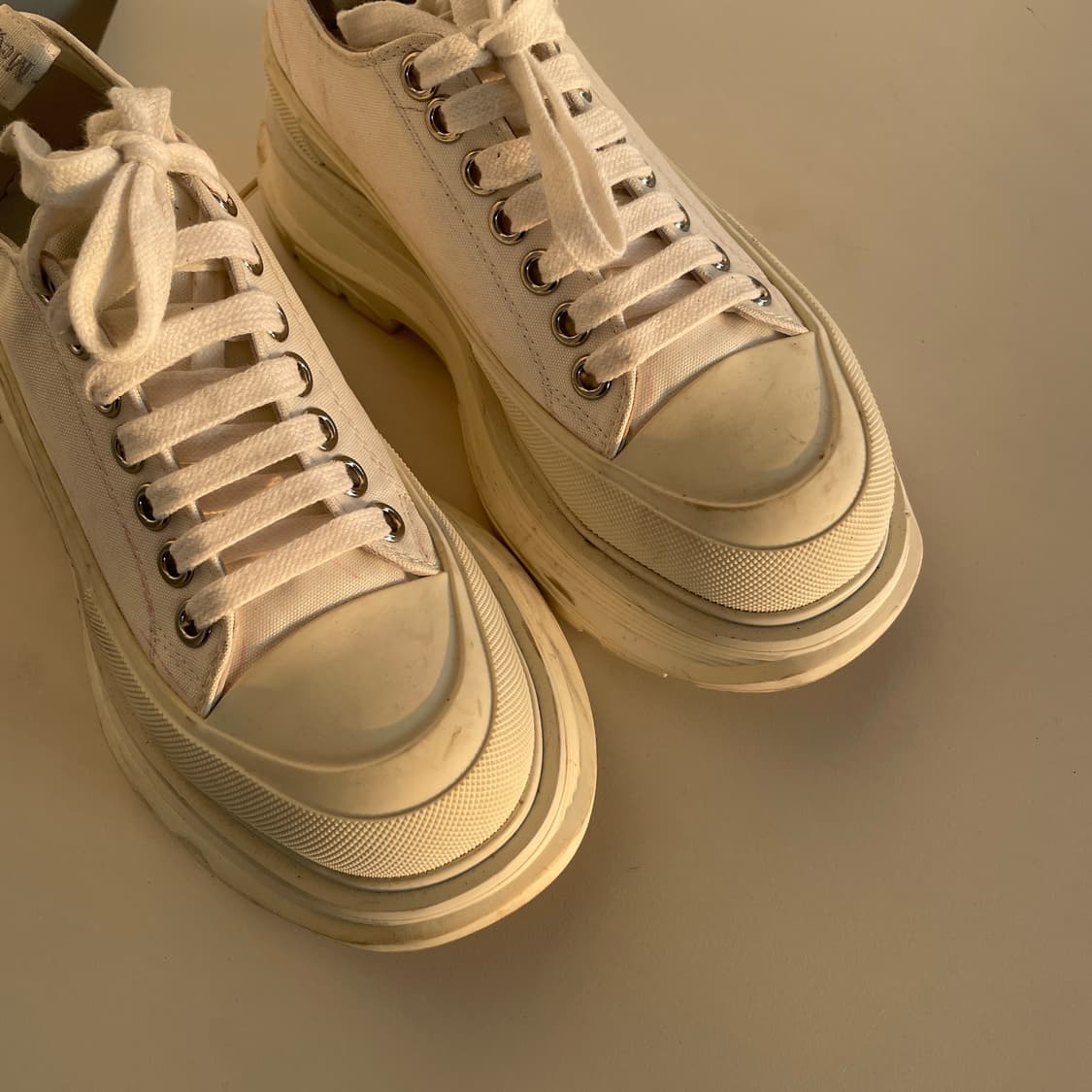 알렉산더 맥퀸 트레드 슬릭 로우탑 스니커즈 상품이미지6