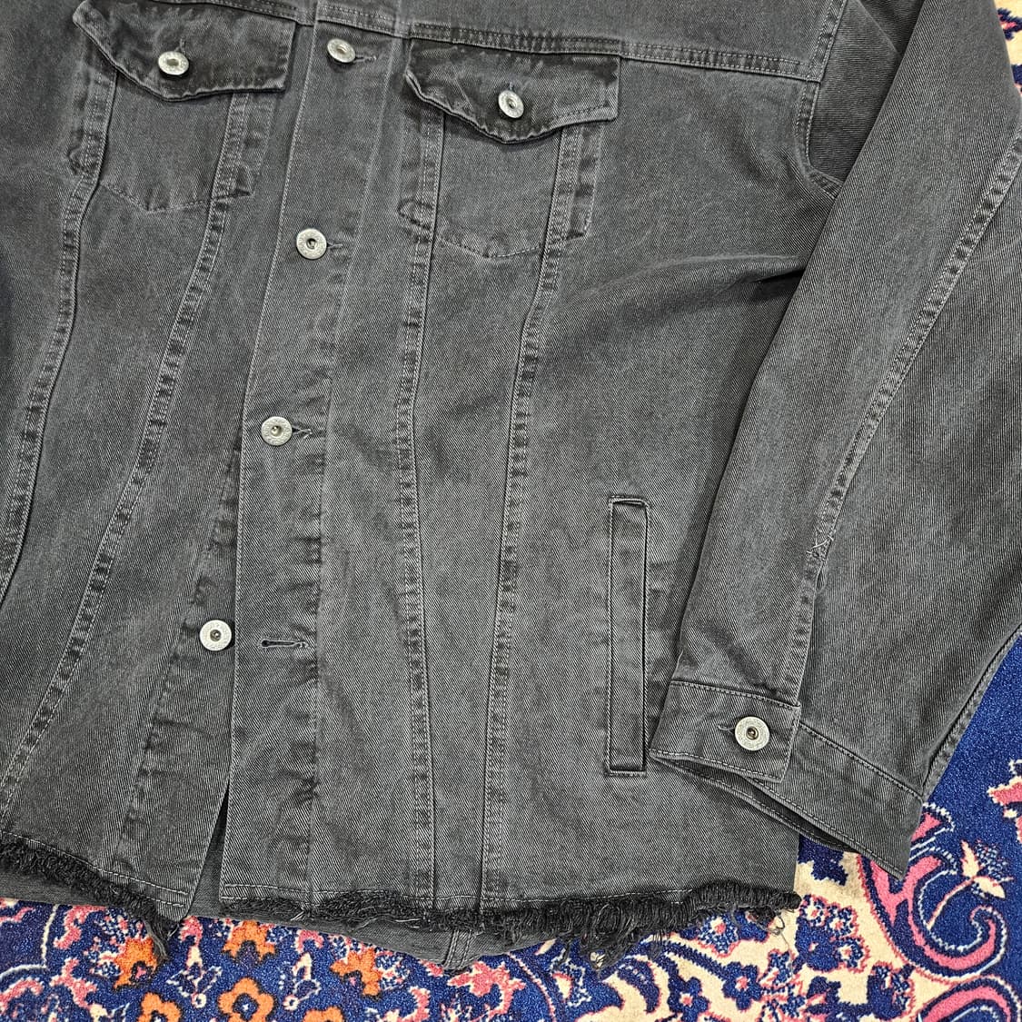 36.5 in Seoul 루즈핏 밑단 컷팅 흑청 데님 자켓 Free 상품이미지2