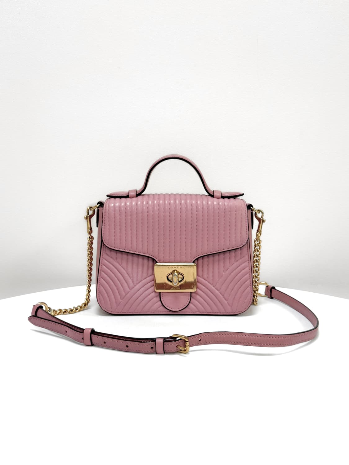 코치 퀼티드 레더 턴락 체인 탑핸들 백 상품이미지2