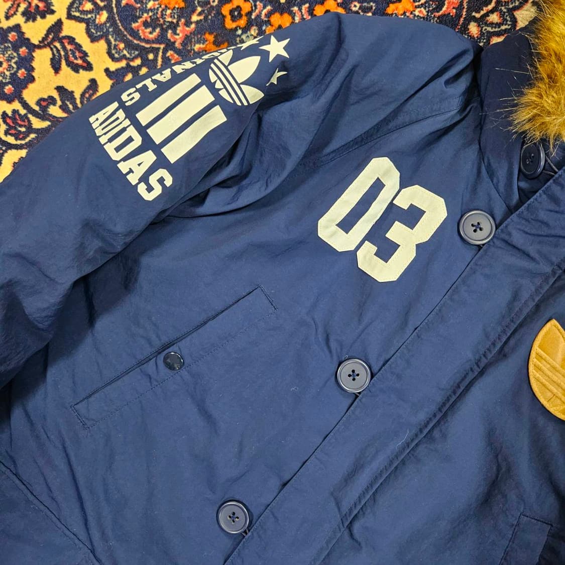 아디다스(Adidas) 오리지널 불꽃 패치 덕다운 패딩 상품이미지4