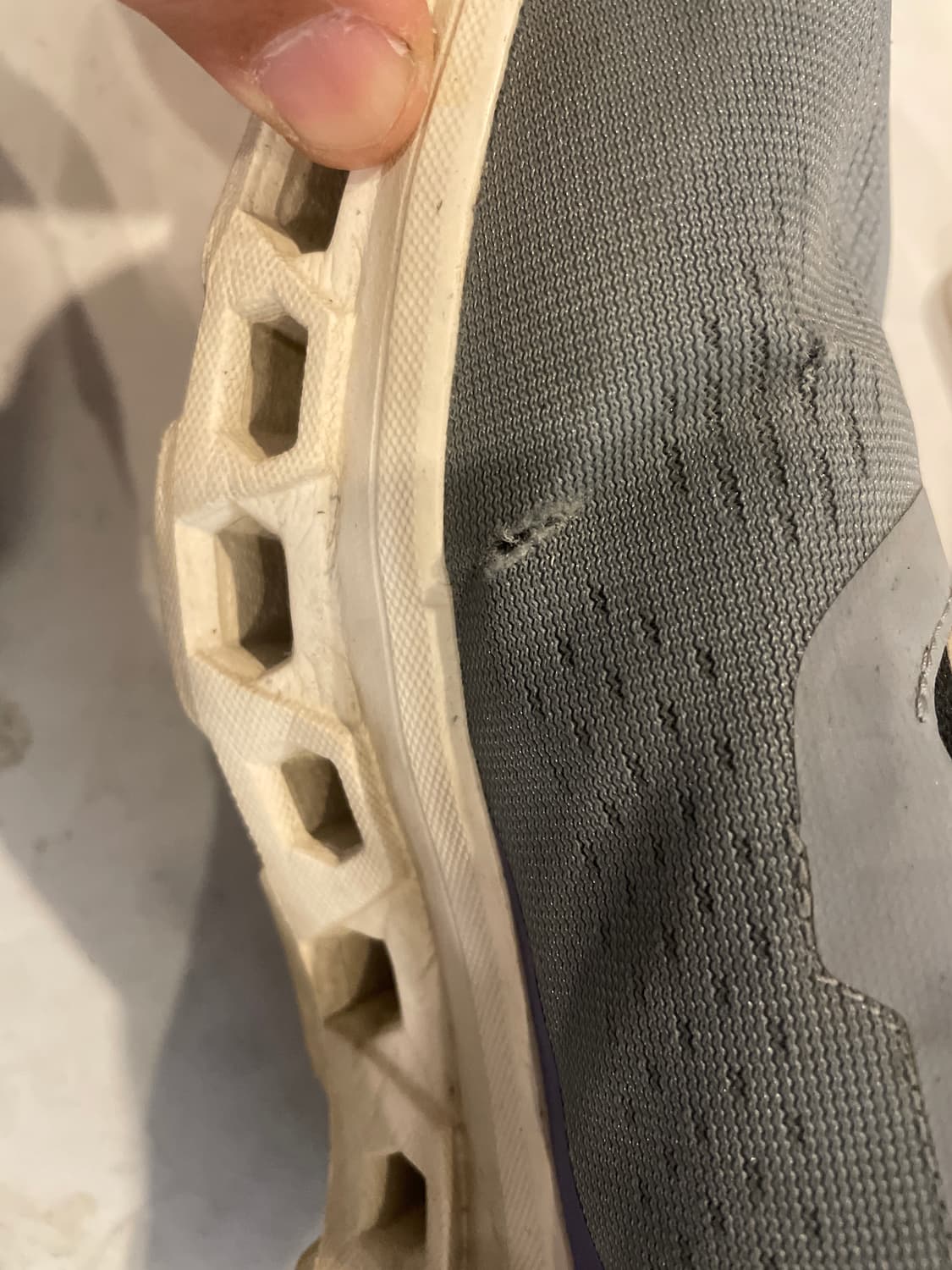 온 러닝화 회색 CLOUDTEC 운동화285 상품이미지2