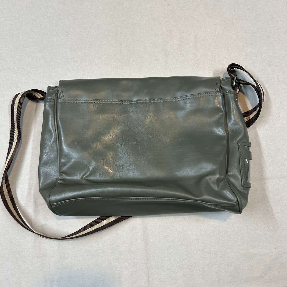 디젤 DIESEL 가방 메신저백 숄더백 올리브 그린 상품이미지5