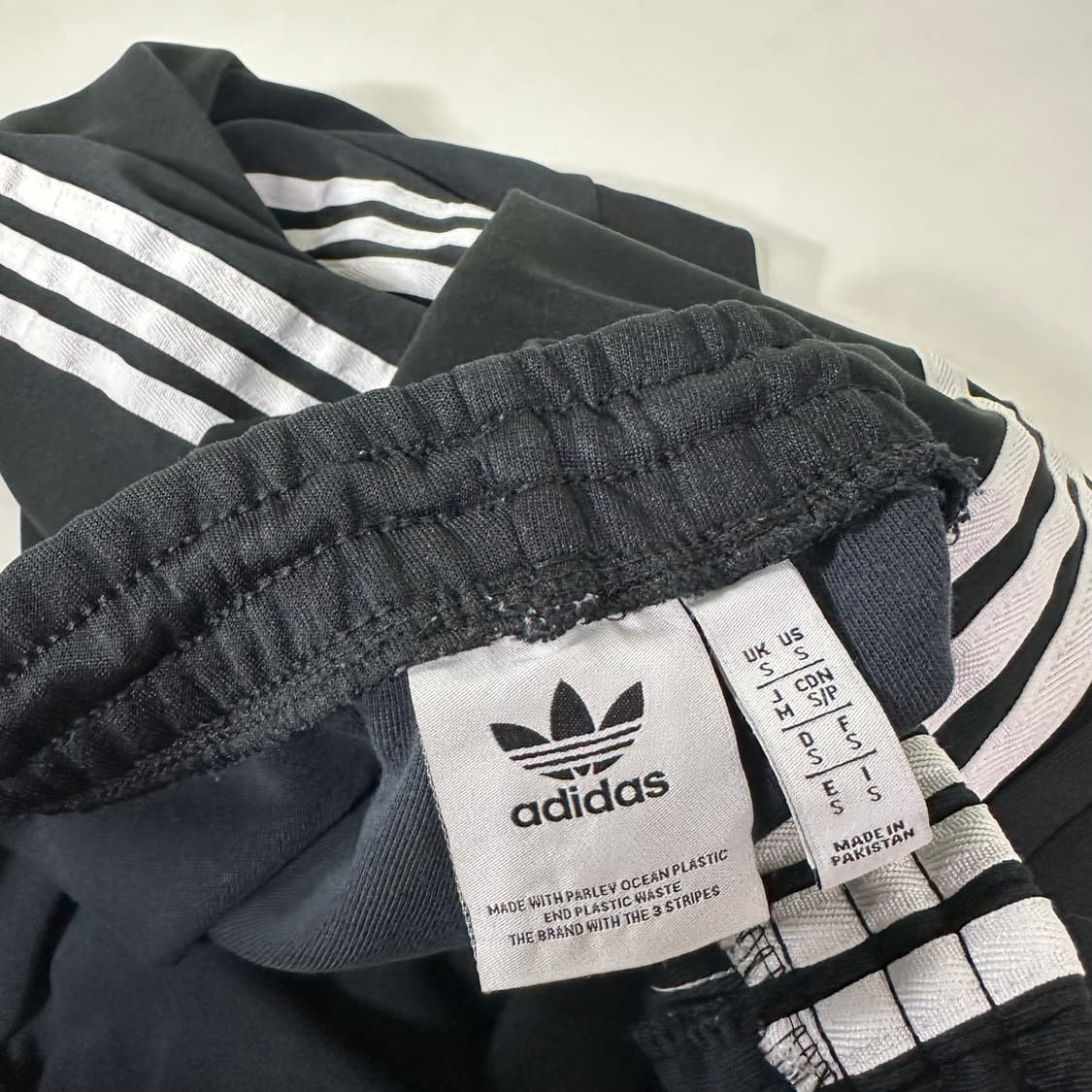 M 아디다스오리지날 레귤러핏 삼선사이드 져지재질 조거팬츠 상품이미지3