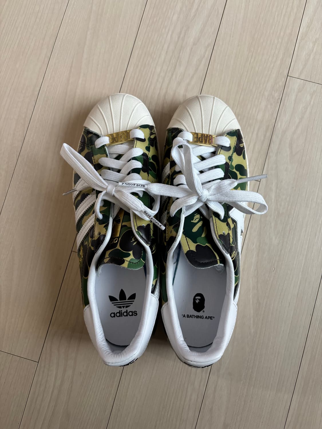 아디다스 x 베이프 슈퍼스타 80s 그린 카모 255 상품이미지1
