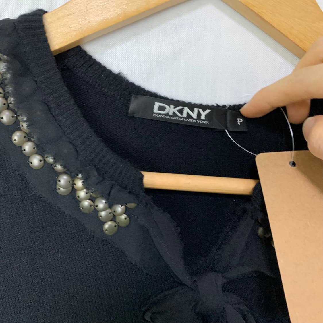 DKNY 블랙 리본 원형 스터드 니트 레이어드 탑 상품이미지5