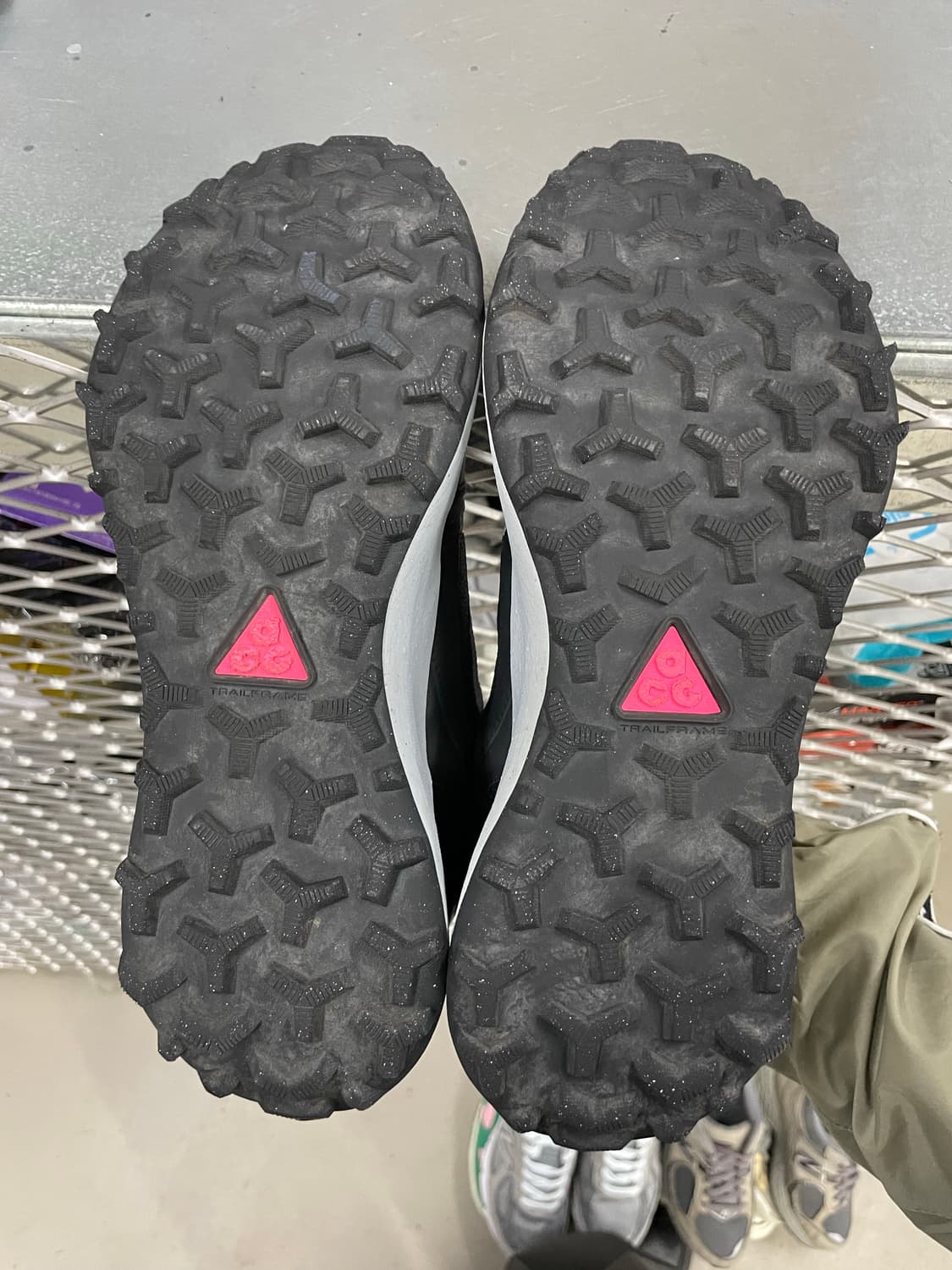 나이키 ACG 로우케이트 블랙 하이퍼 핑크 285 (gr-4768) 상품이미지6