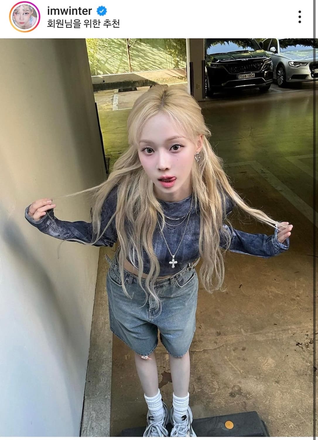 팬시클럽 데님 시스루 워싱 카울 후드 (에스파 윈터 착용) 상품이미지1