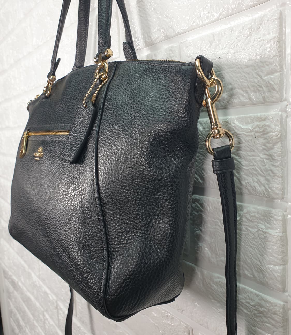 코치 프레리 사첼백 블랙 페블 레더(79997) 상품이미지5