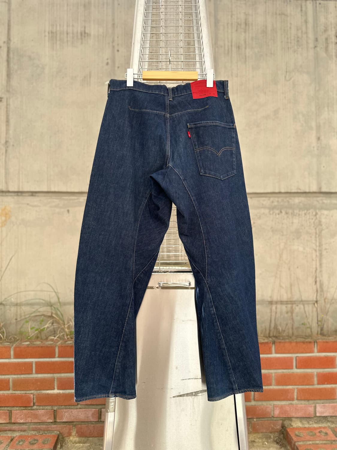 리바이스 엔지니어드 570 테이퍼드 진 상품이미지1