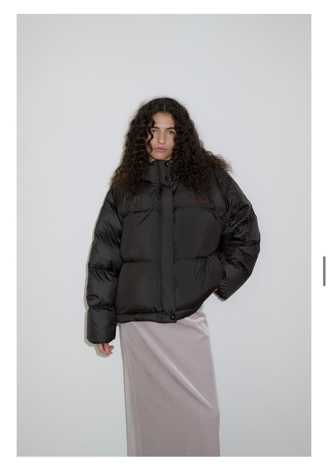 오버듀플레어 글로시 다운 패딩_블랙 상품이미지1