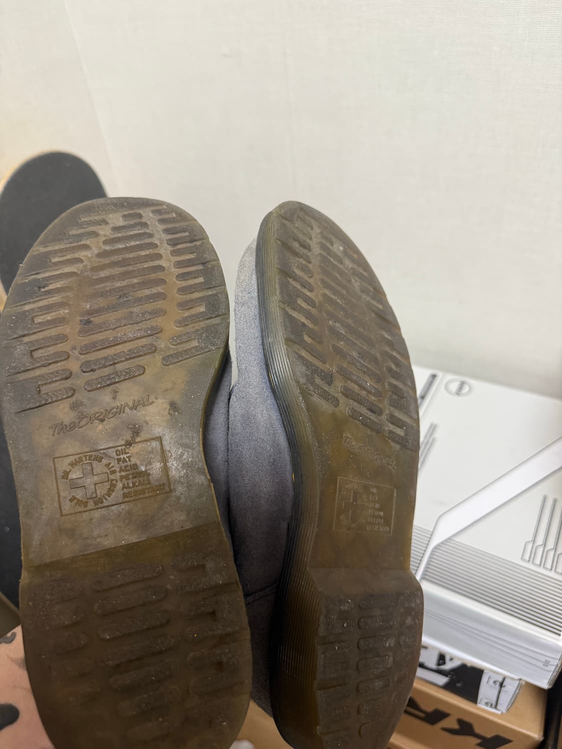 Dr.Martens Suede Moc Toe Shoes  상품이미지4
