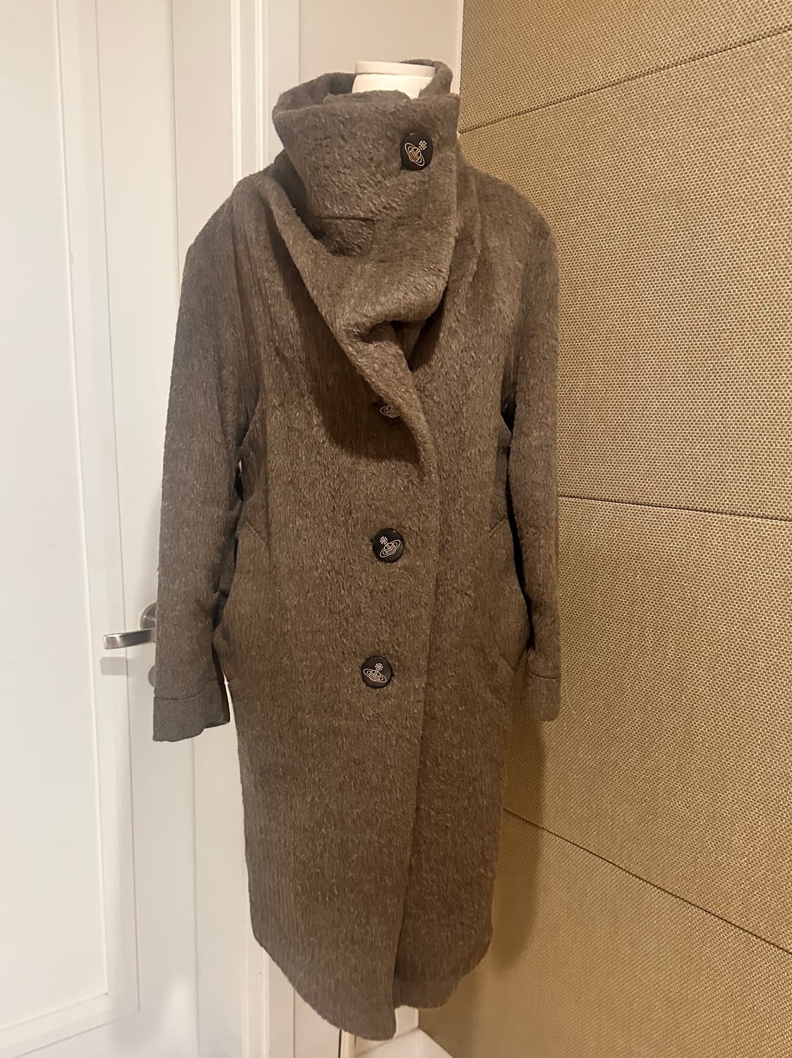 비비안웨스트우드 수리 알파카 드레이핑 캐시미어 orb 코트 상품이미지1