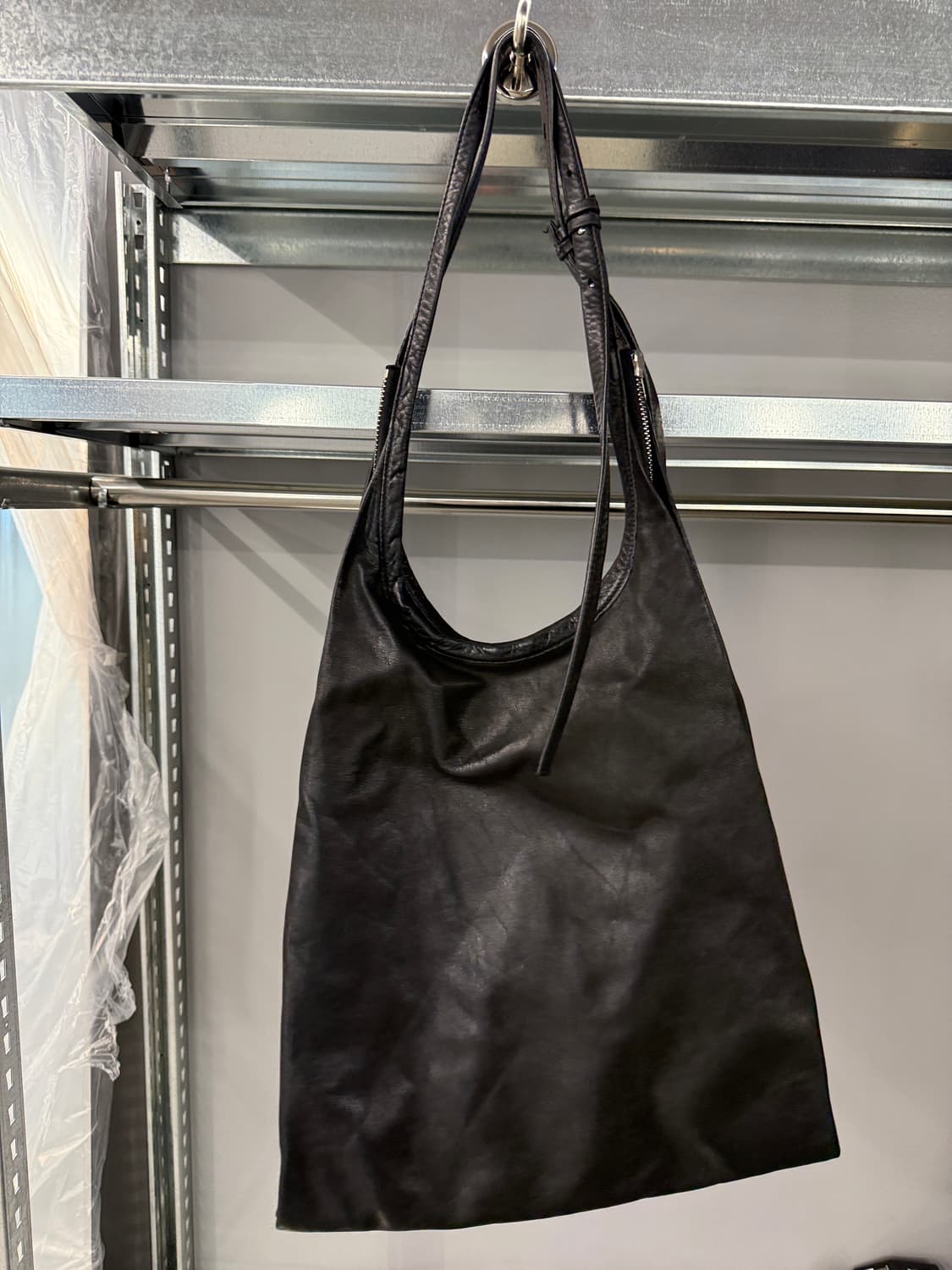 COS 코스 레더 숄더백 블랙 상품이미지2