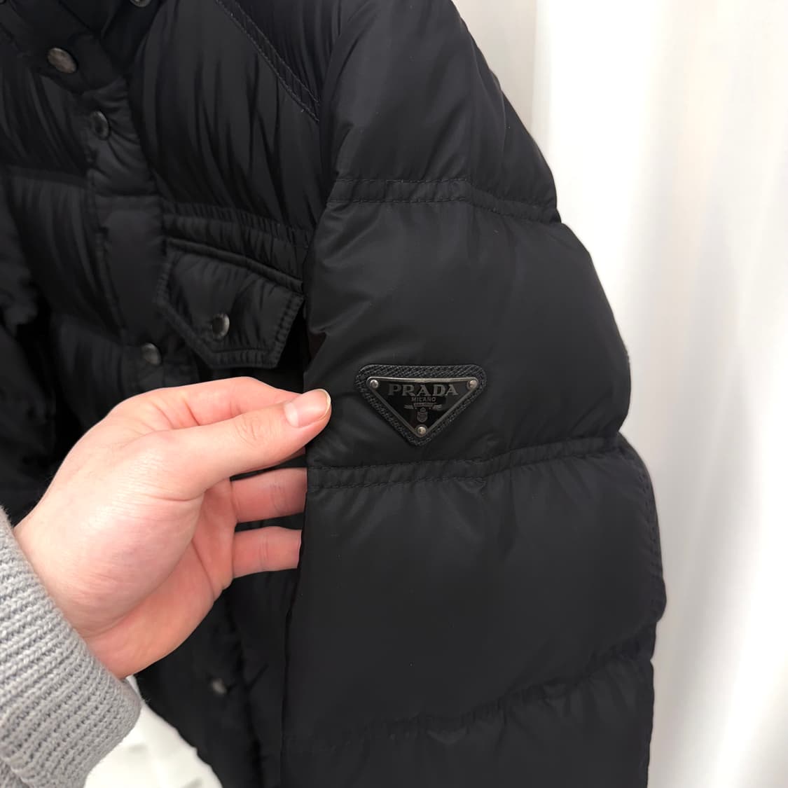 [46] 프라다 포켓 삼각로고 패딩 블랙 상품이미지4