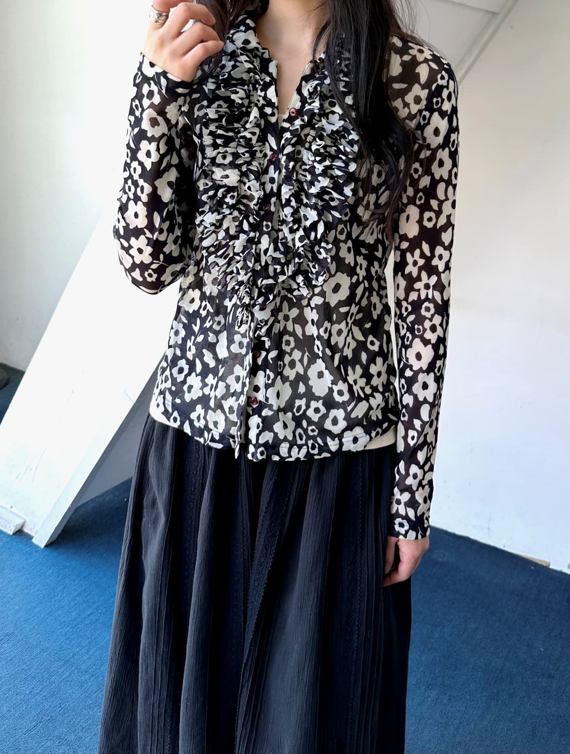 Silky fabric design wide collar blouse s 상품이미지7