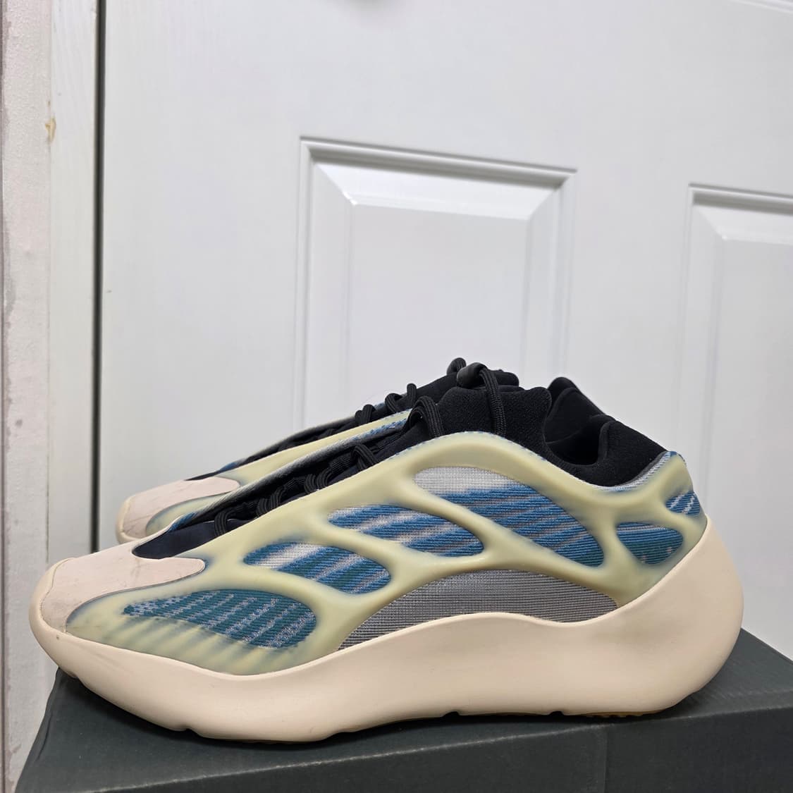 아디다스 이지 700 V3 카이아나이트 285 칸예 신발 상품이미지1