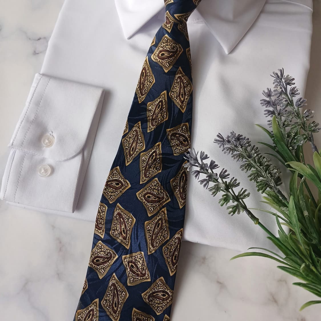 아쿠아스큐텀 실크 네이비 패턴 넥타이 9.3cm A등급 A19103
 상품이미지5