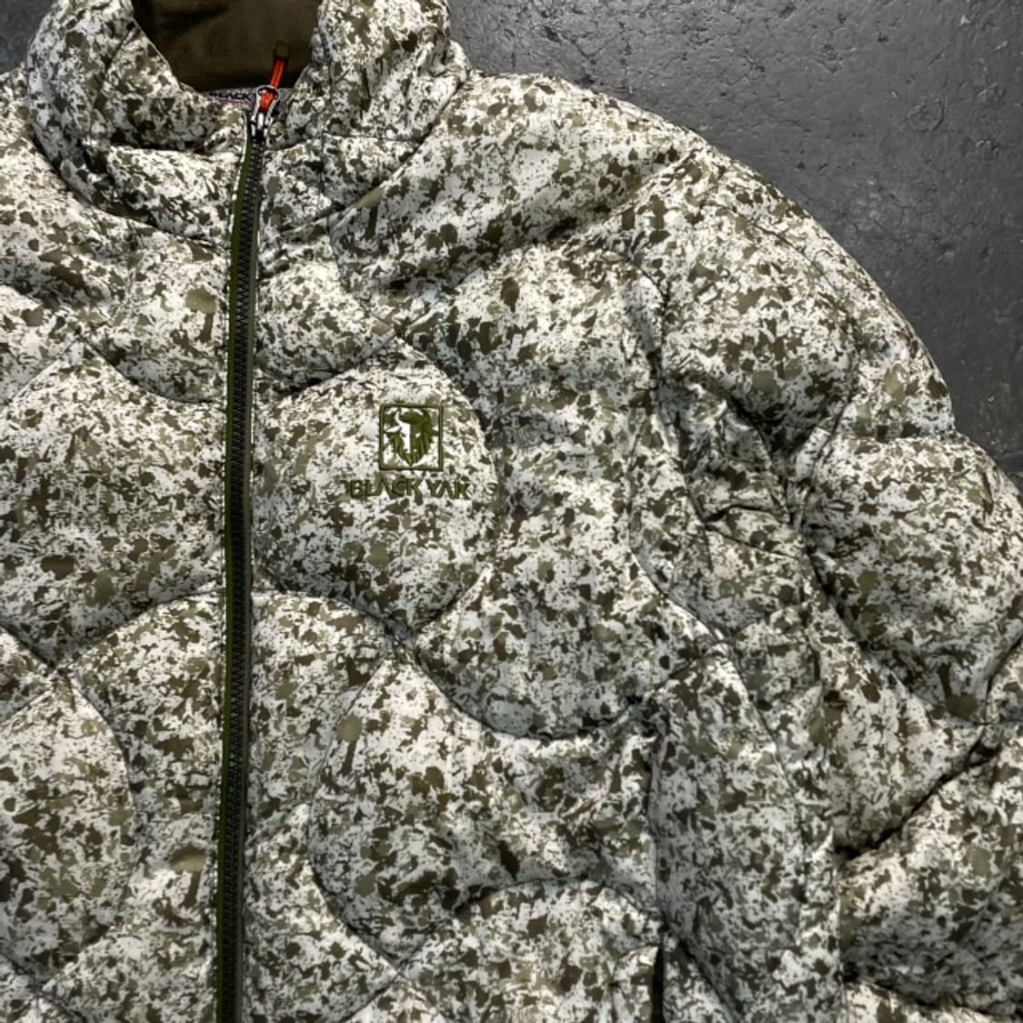 100 블랙야크 카모 경량패딩 상품이미지2