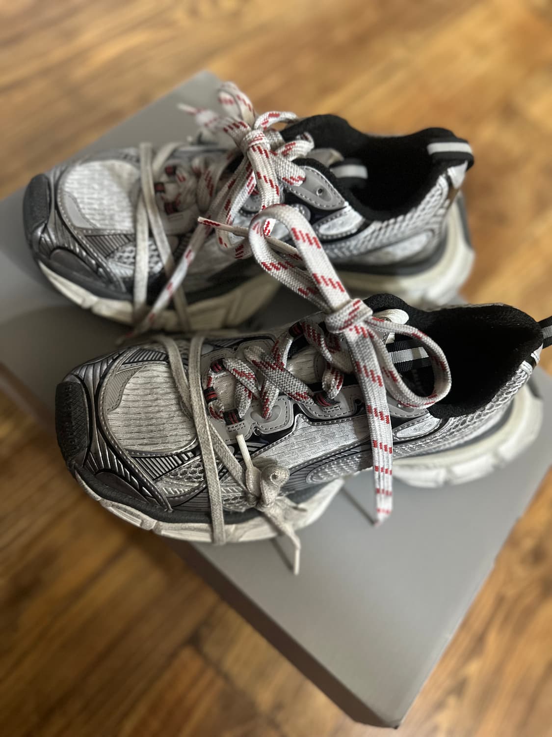 [40] 발렌시아가 3XL 그레이화이트레드 초판 상품이미지1