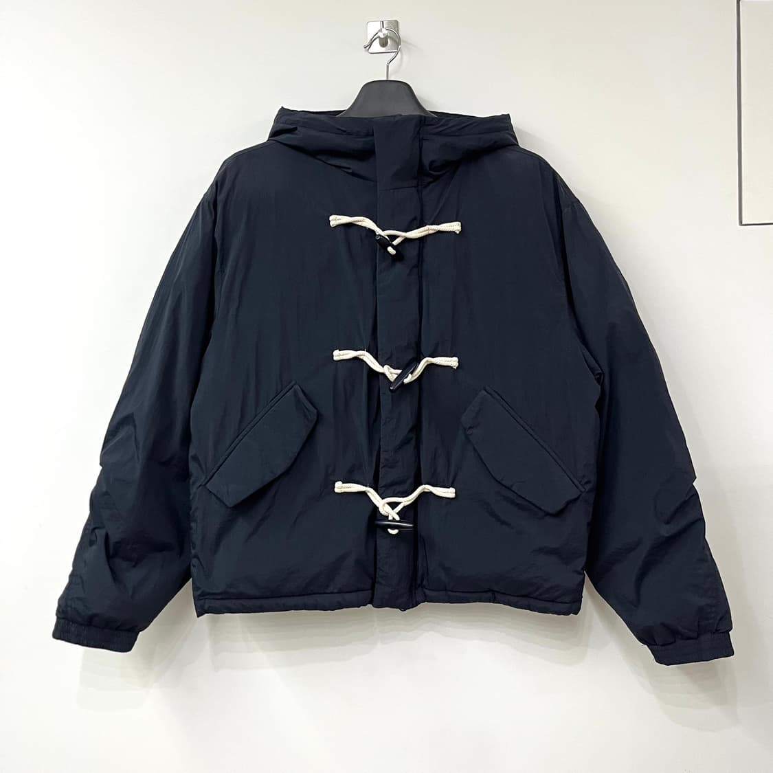 코드그라피 떡볶이 더플 블랙 후드 패딩 상품이미지2