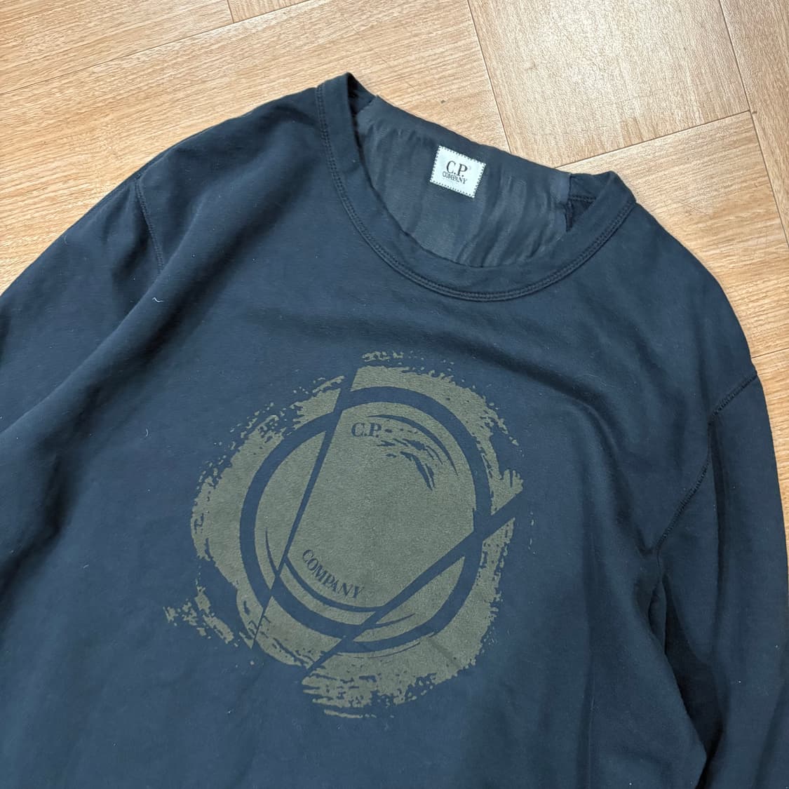 씨피컴퍼니 그래픽 로고 롱슬리브 상품이미지2