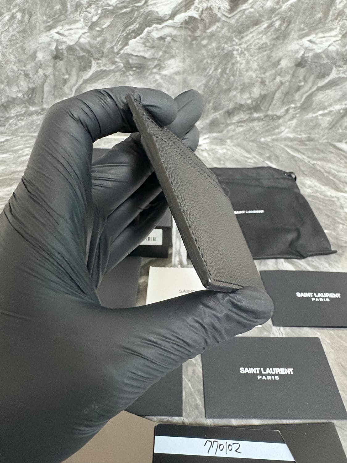 입생로랑 그랑 드 뿌드르 엠보스드 카드지갑 상품이미지7