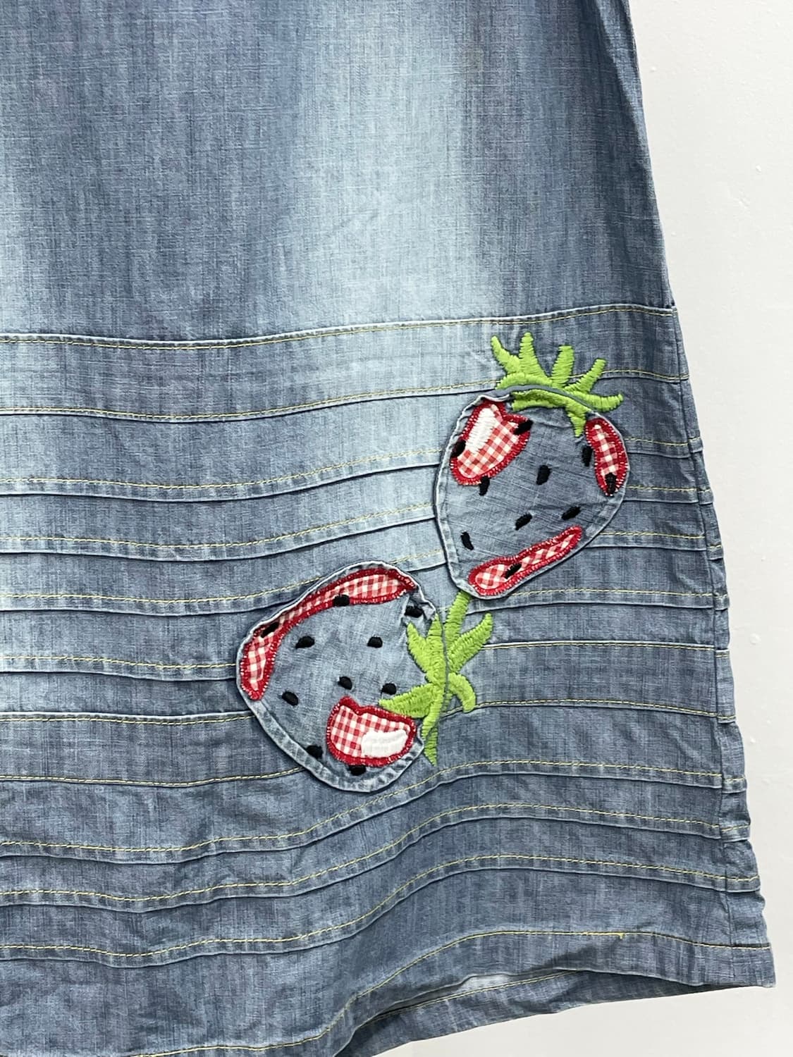 모리 딸기패치 핀턱 데님 롱 스커트🍓 상품이미지3