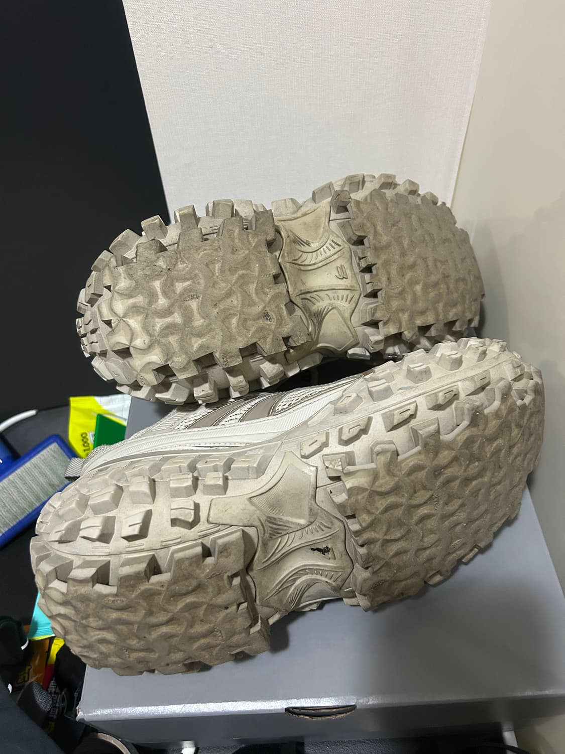 발렌시아가 디펜더 베이지 40 상품이미지6