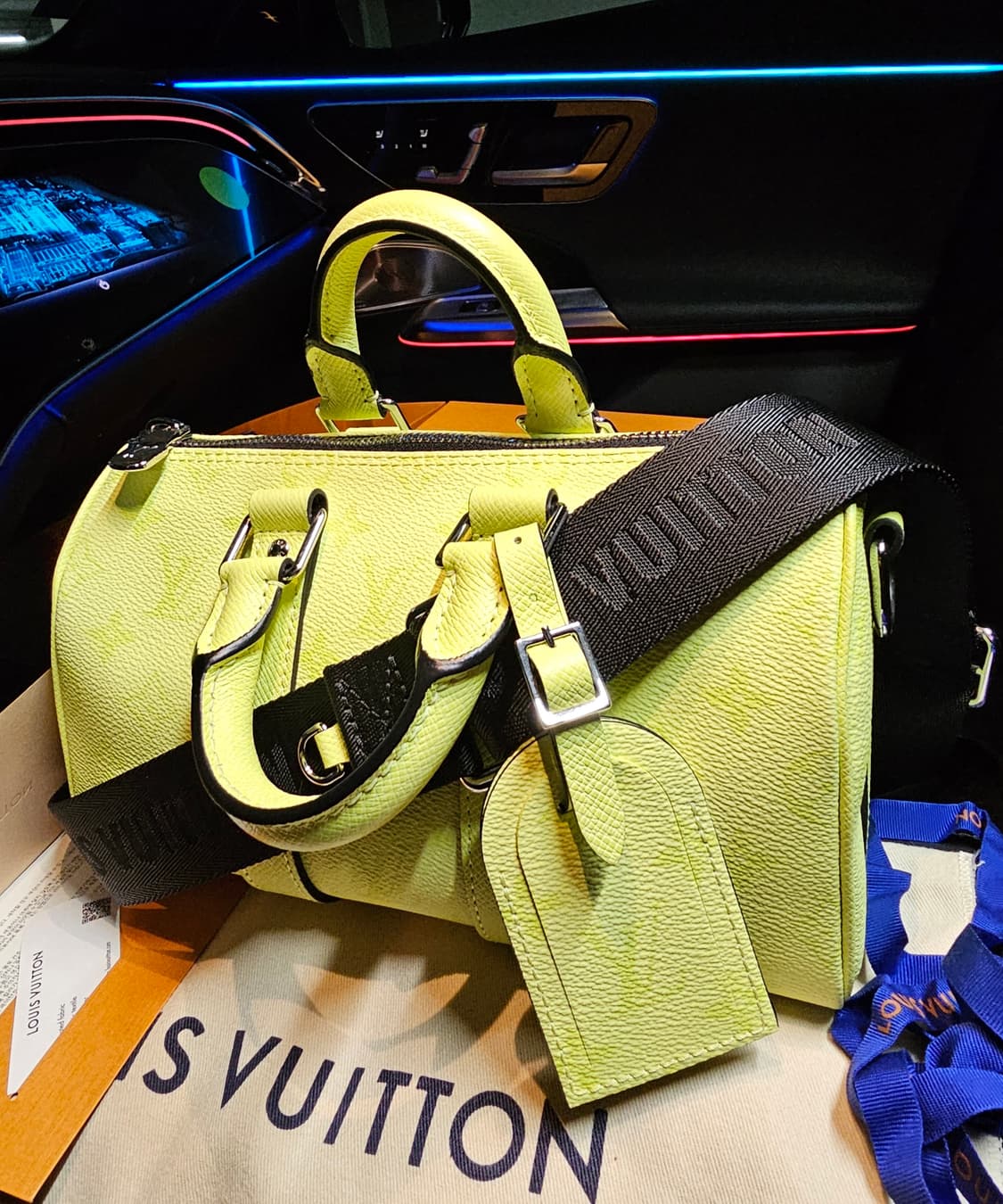 루이비통 타이가 키폴25 반둘리에 레몬형광 신형 26ss 상품이미지1