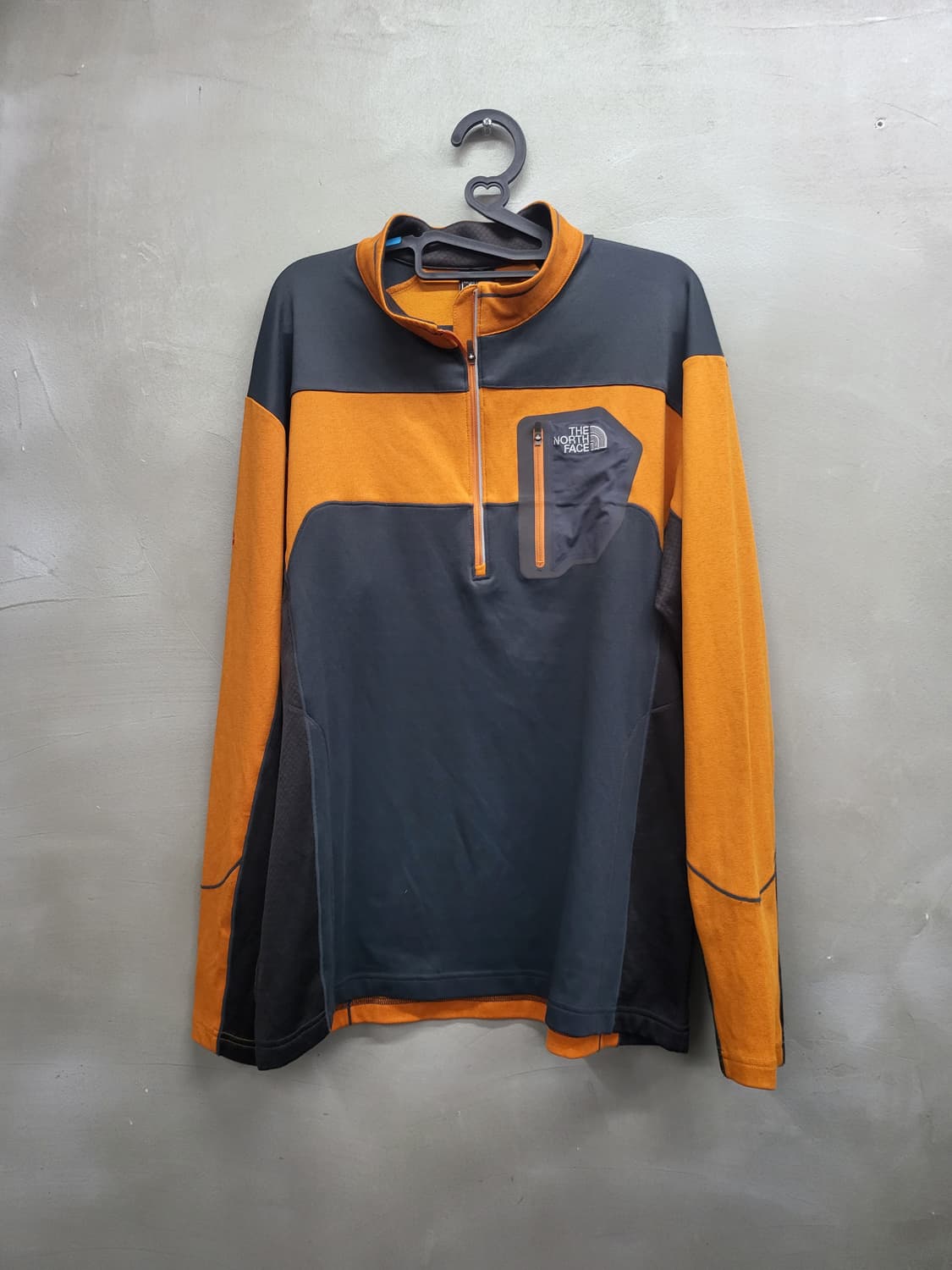 노스페이스 오렌지/블랙 하프집업 긴팔티 110 상품이미지1