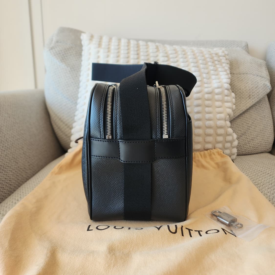 상태최상 루이비통 타이가 리포터 PM 크로스백 숄더백 알드워즈 블랙 상품이미지6